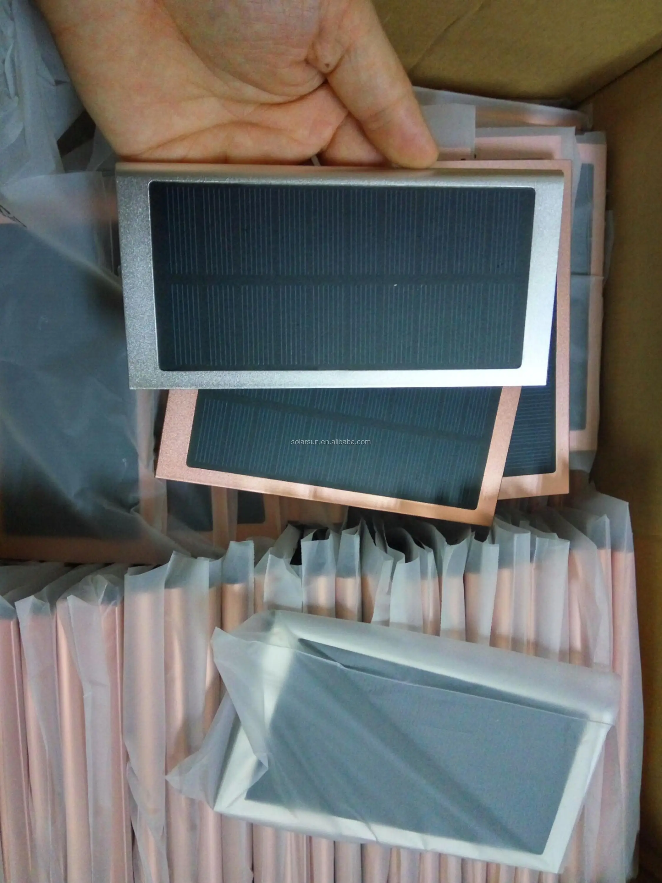 Solar mobile phone power wholesale power bank charge treasure custom Polymer ultra solar charging treasure