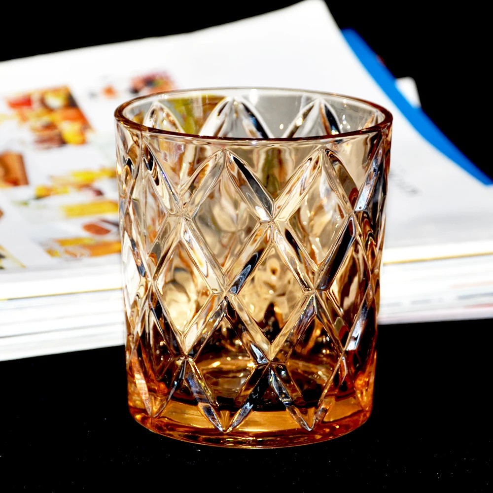 Mode et populaire en verre tasse avec carr&eacute; en relief pour bar &agrave; vin en verre verre &agrave; cocktail