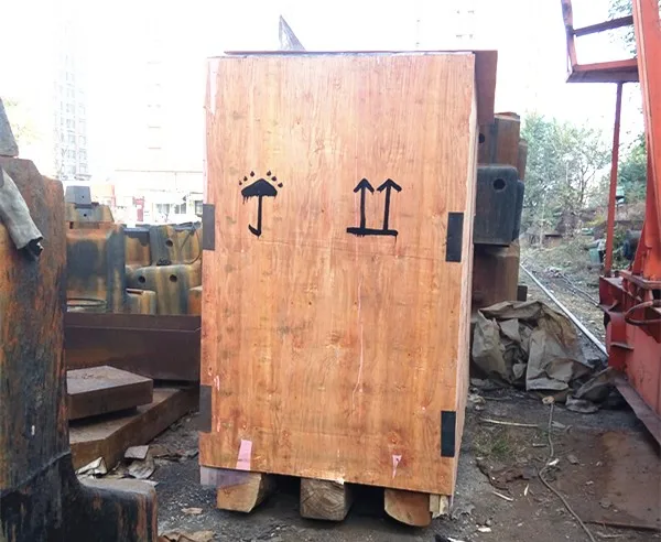 Mobile charging manipulator for loading