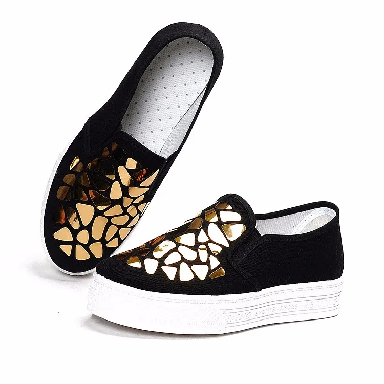 white plain canvas shoes