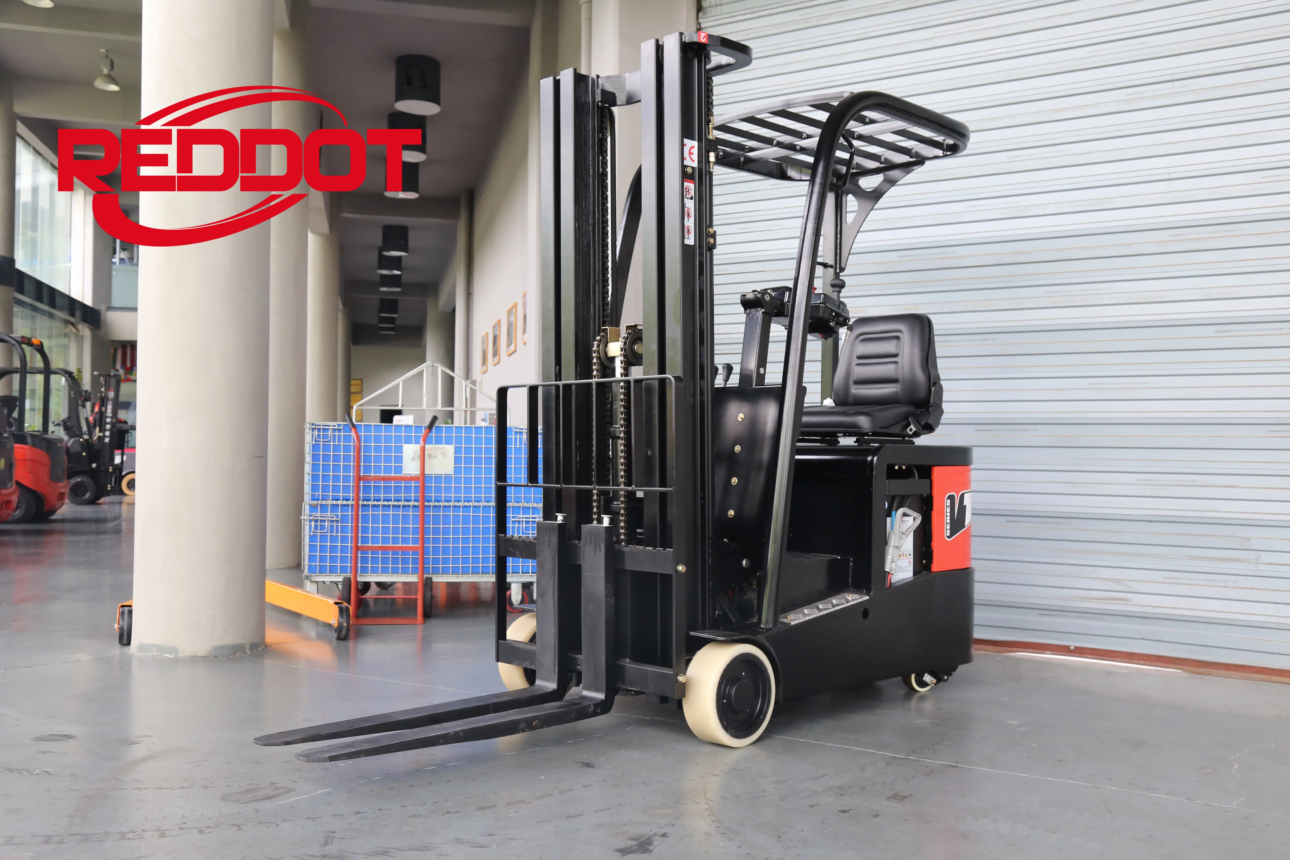 红点经济轻型电池三轮电动叉车