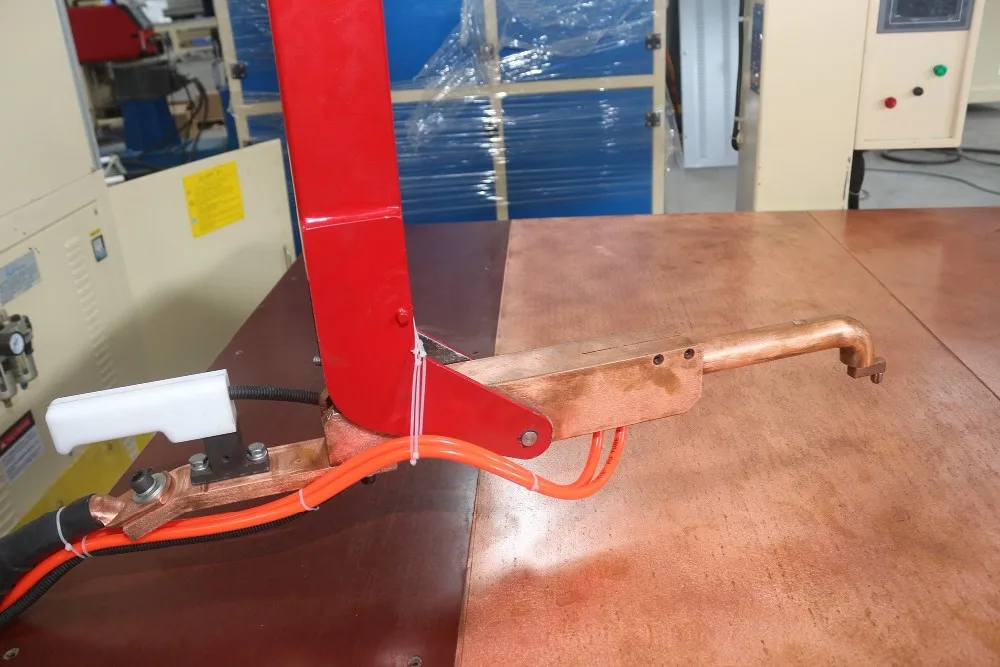 Hwashi Mf Dc Flexible Arm Galvanized Steel Sheet Table Spot Welding