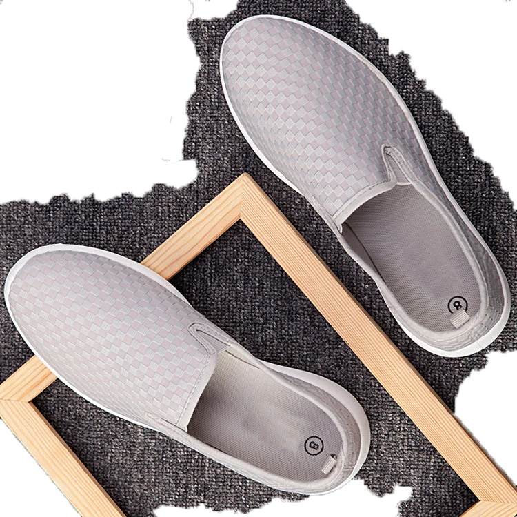 

2020 New Fashion Grey Slip on EVA Insole Injection Shoes for Men Male