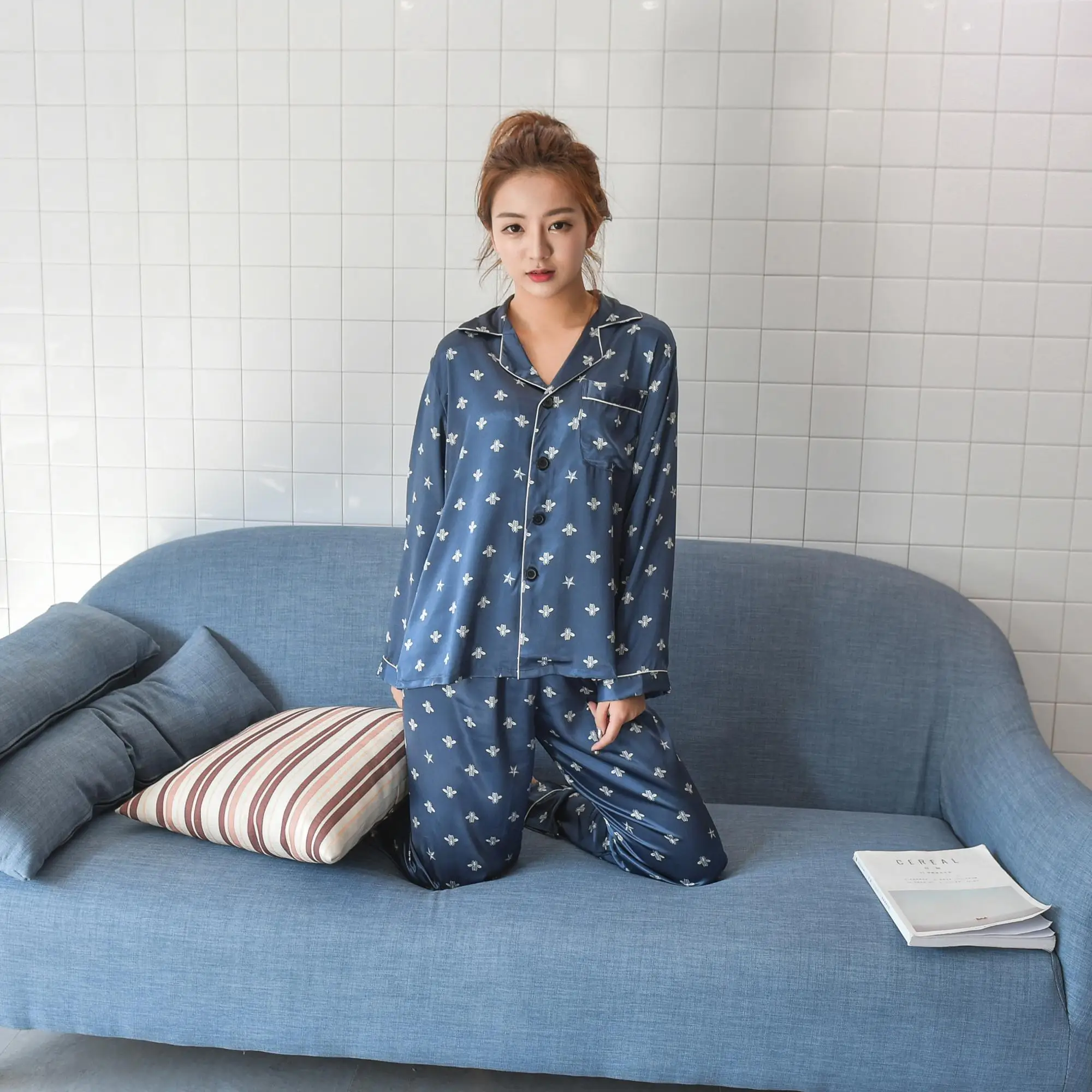 

Wholesale printed silk satin homewear long sleeve pajamas suit PJ set for Women