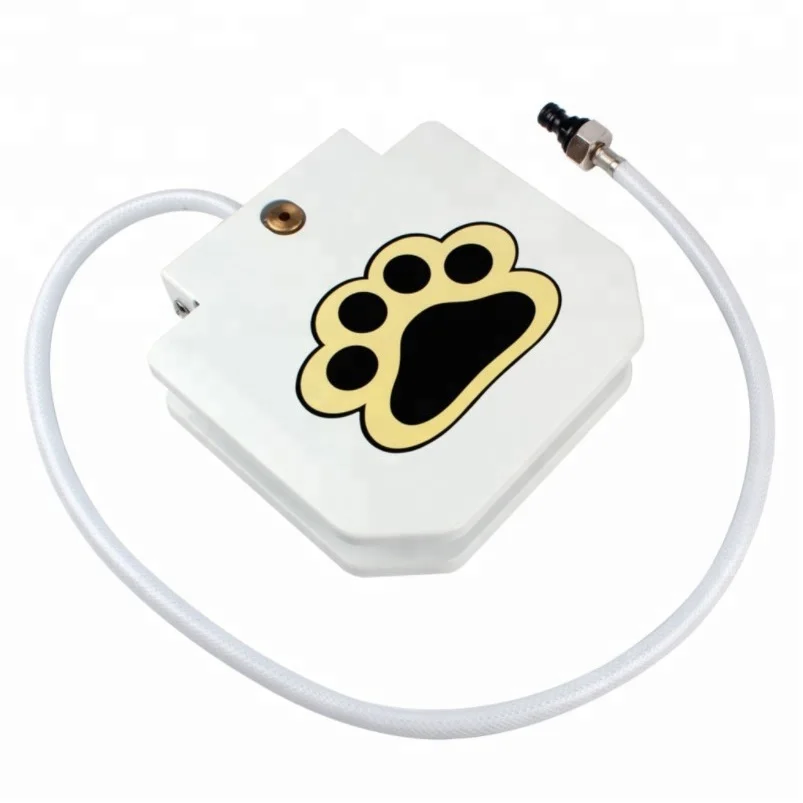 

Interactive Paw Pedal Design Dog Fountain Sprinkler Dog Water Fountain Dog Garden Outdoor Step On Water Feeder, White