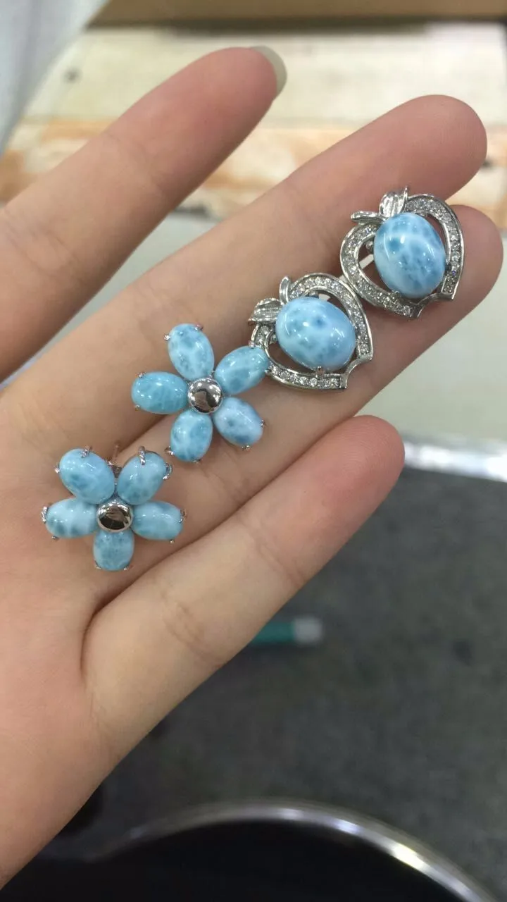 Бусы из кварца, аквамарина и ларимара "Нежные цветы" купить в интернет-магазине 