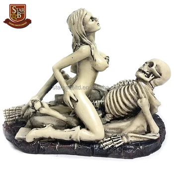 tochenaya-figurka-nyu-foto-ero-zrelie-v-chulkah-na-divane