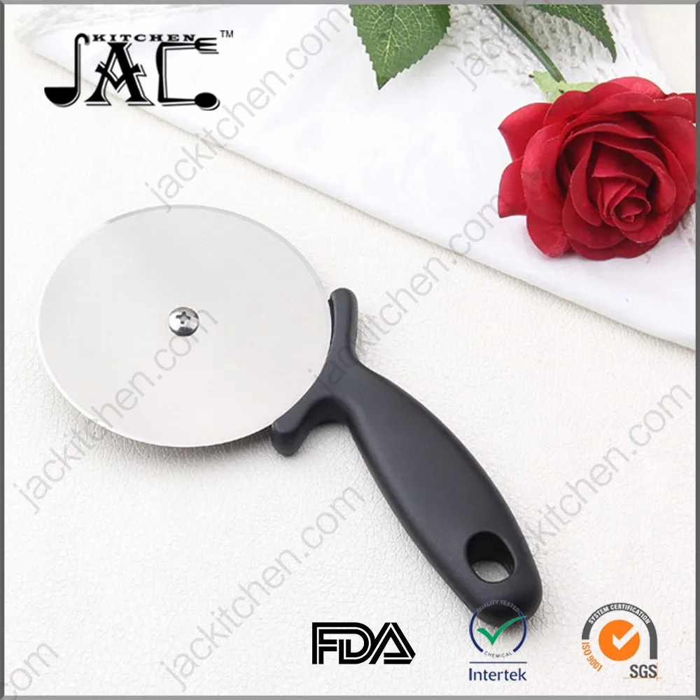Plastic Black Handle Precision Pizza Cutter with Finger Guard