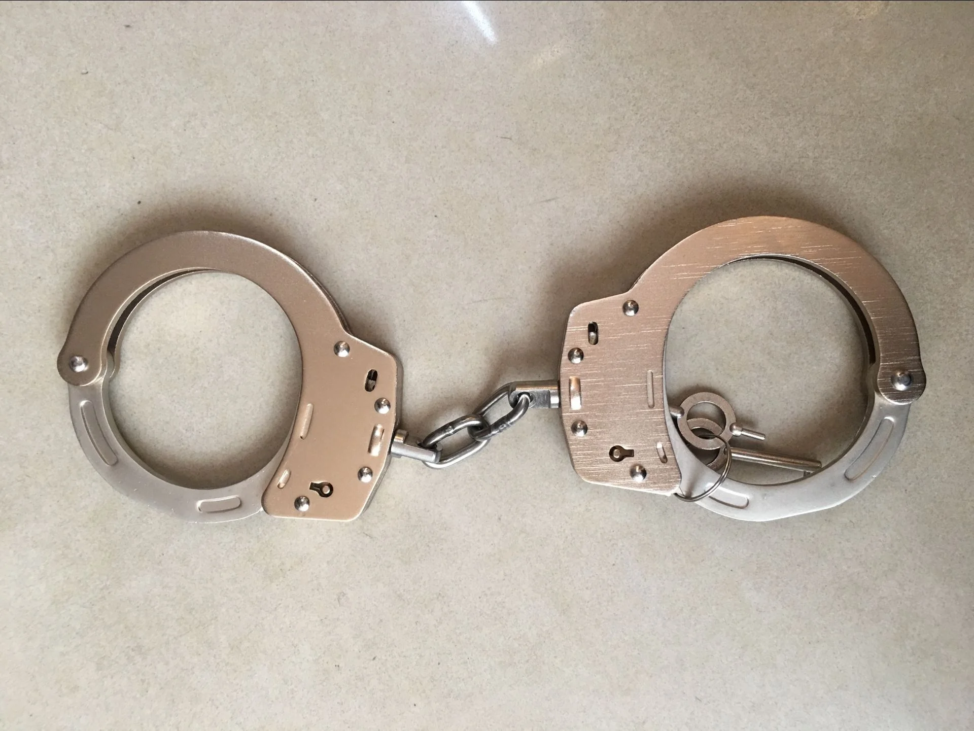 
Cheap Universal Police use alloy handcuffs 