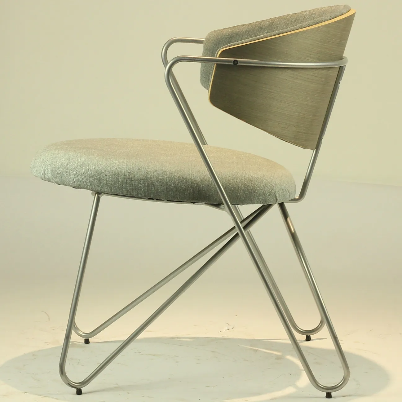 Nodic metal leg and velvet dining chair