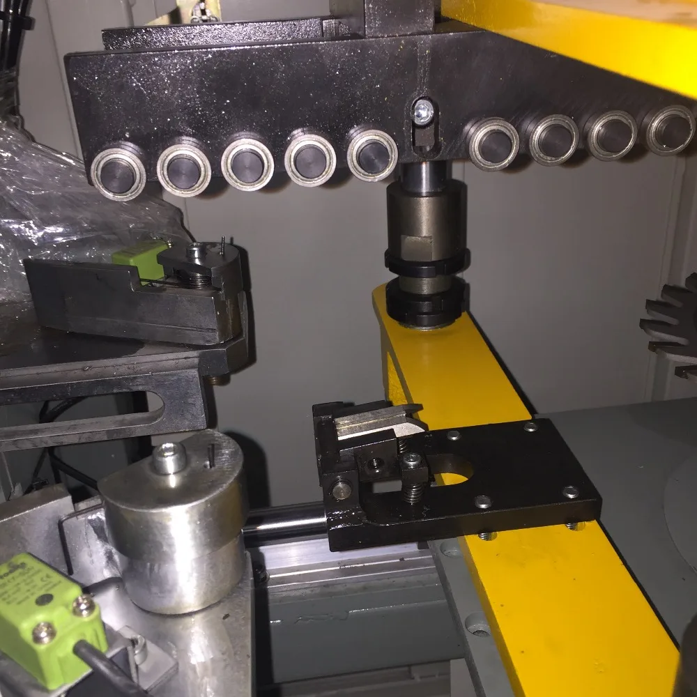 
UPVC window making machine CNC corner cleaning machine 