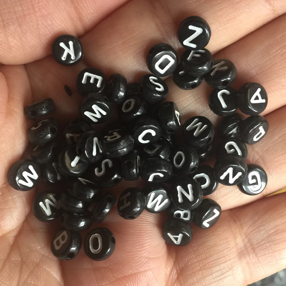 

High Quality Wholesale 7MM Black &White A TO Z Mixed Acrylic Flat Round Alphabet Letter Beads For Jewelry Making