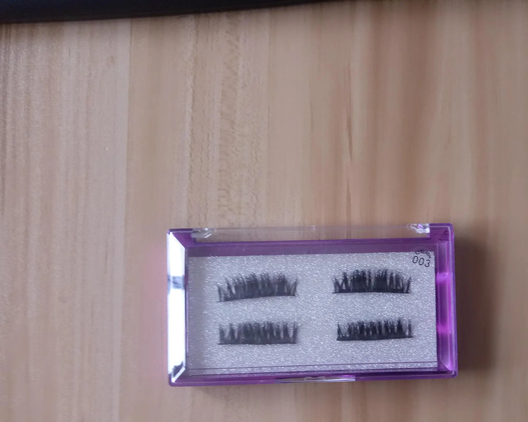 About the product MGNETIC EYELASHES FULL SIZE LASHES follow the natual eye curve ,no glue and no mess solution with fantastic results,just few seconds change your beauty routine,much easier than glue fake eyelashes ,the Magnetic Eyelashes Full Size lashes placed tiny 3 magnets in the middle and two ends,magnetic eyelashes full size design make you extremely charming and so easy to apply just after few practice,never damage your own natual eyelashes.