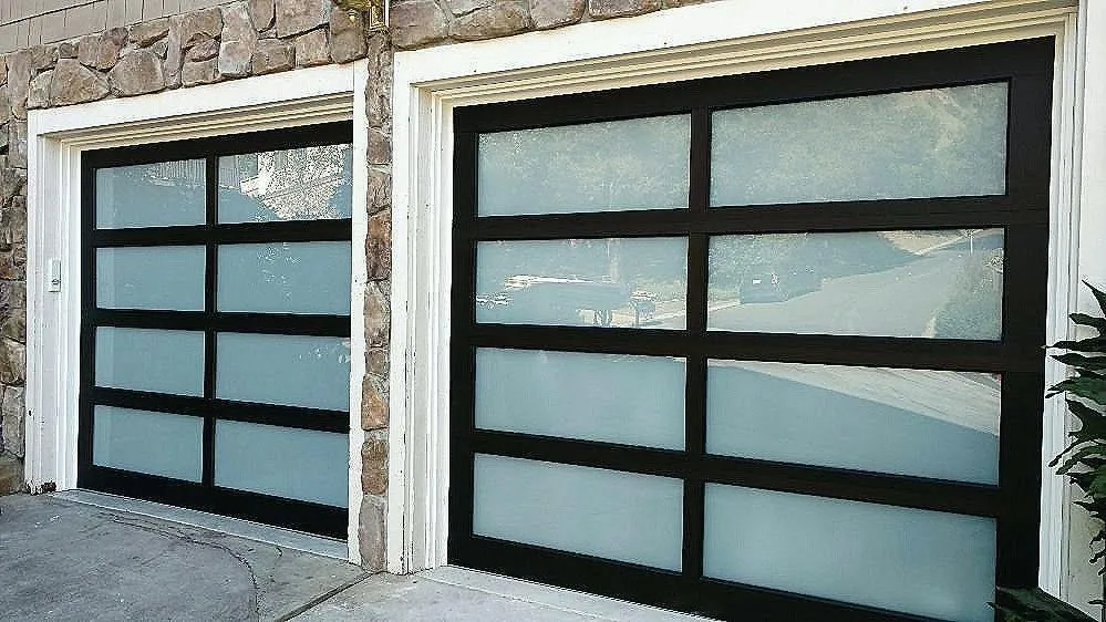 9x8 磨砂玻璃内部分段车库门销售