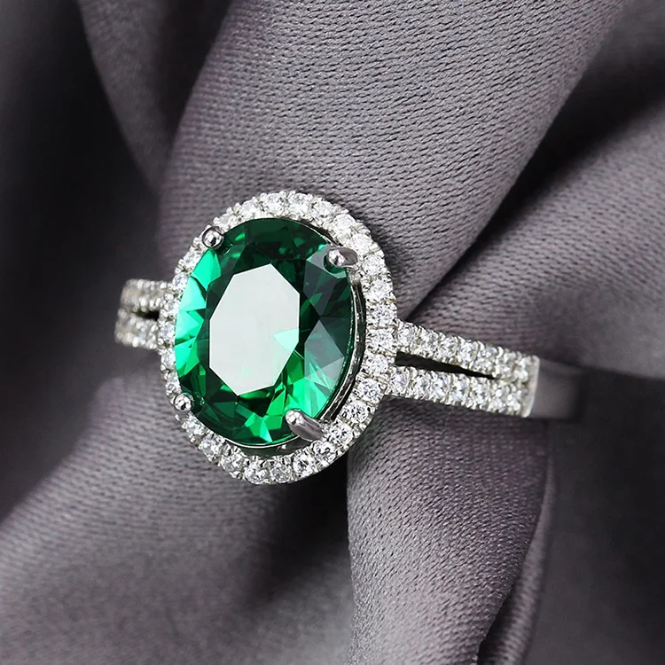 

Luxury engagement oval diamond emerald ring for woman