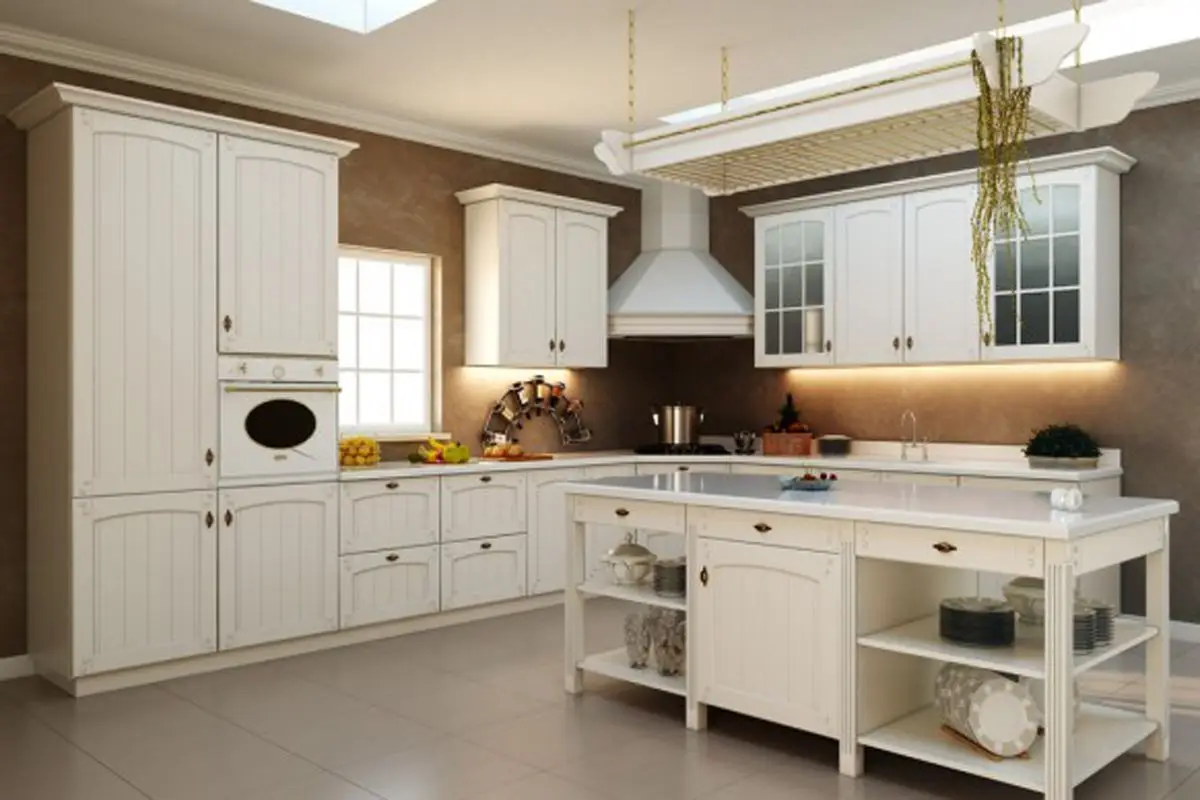 Белая кухонная мебель в интерьере