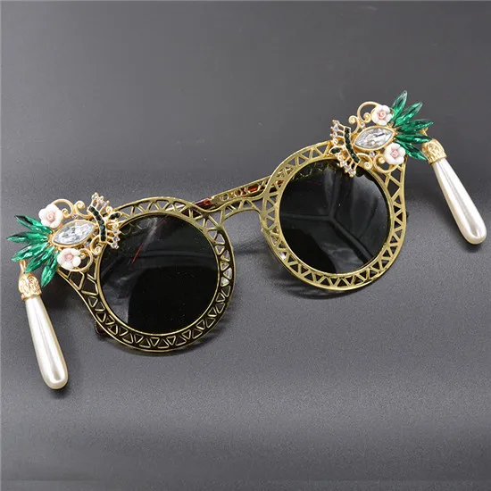 

WIIPU 2020 Women Hollow Out Frame Crown Rhinestone Flower Glasses Pearl Pendant Decoration Sunglasses