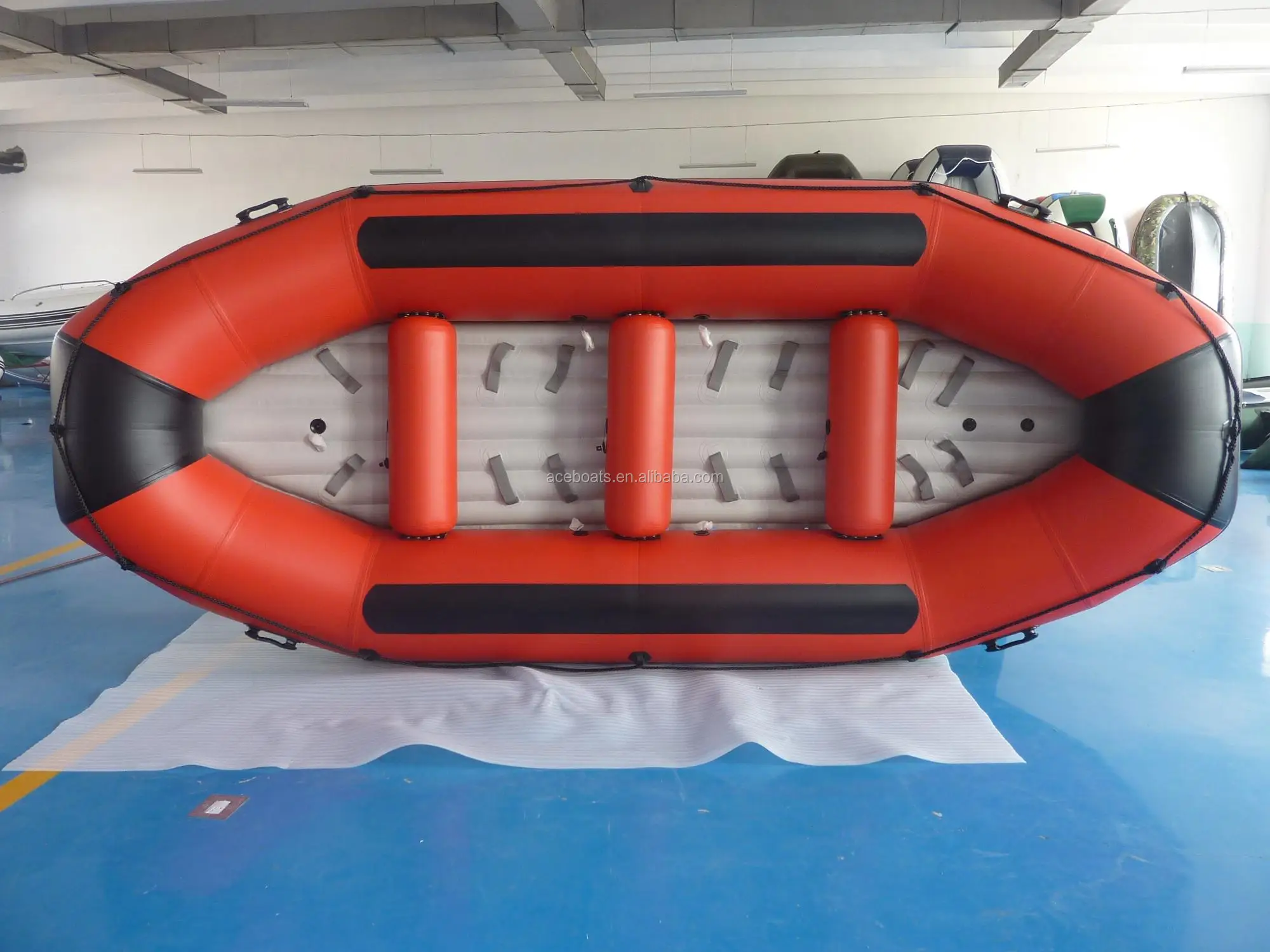 Inflatable River Rafting Boats With Self Draining Floor And Rolling