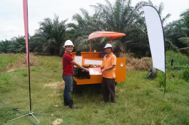 Palm Fruit crawler transporter mini dump truck dumper for Malaysia