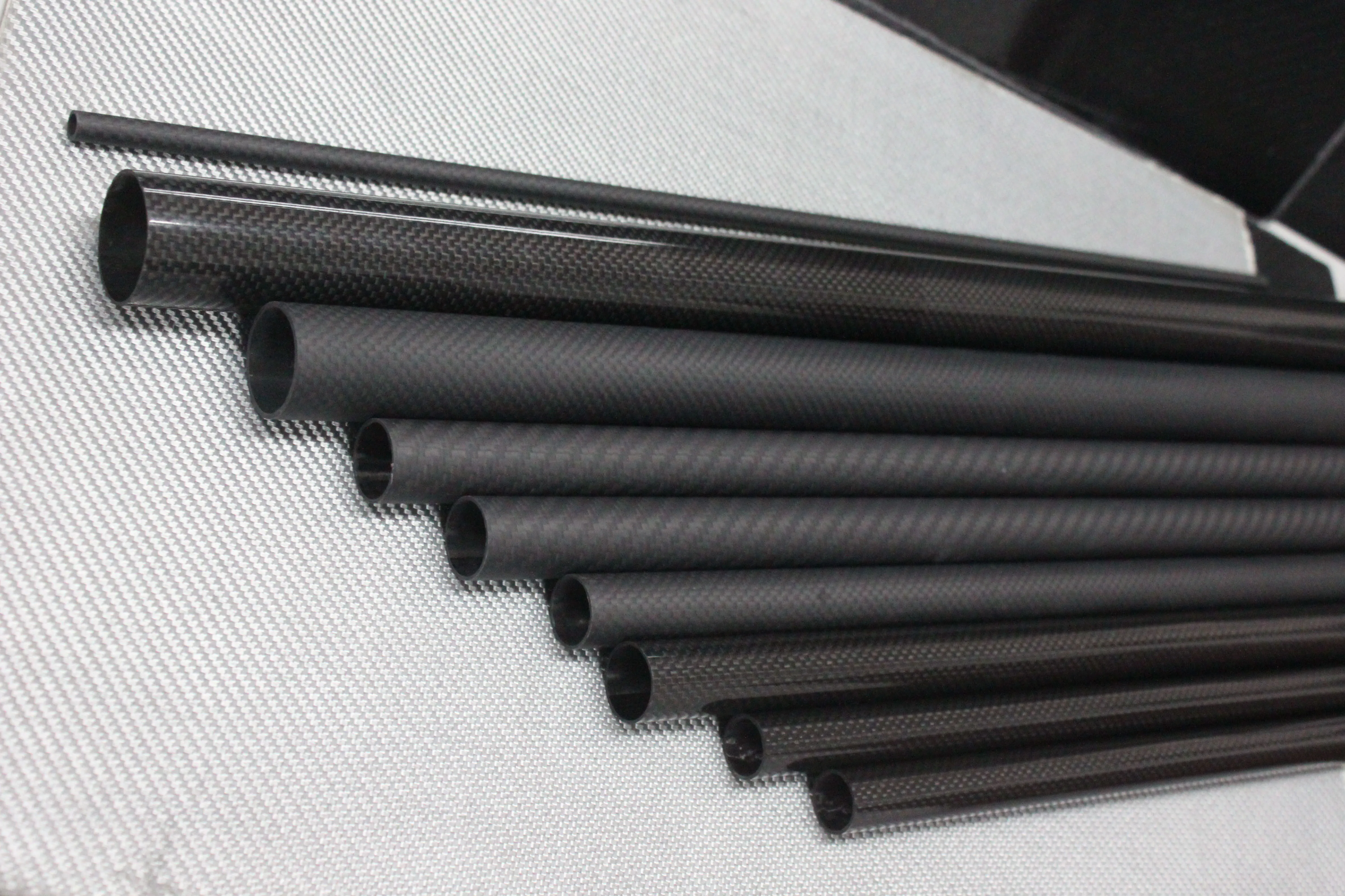 Large Diameter 3k Carbon Fiber Pipe Tube Custom Plain Or Twill Weave Carbon Fiber Roll Wrap Tube