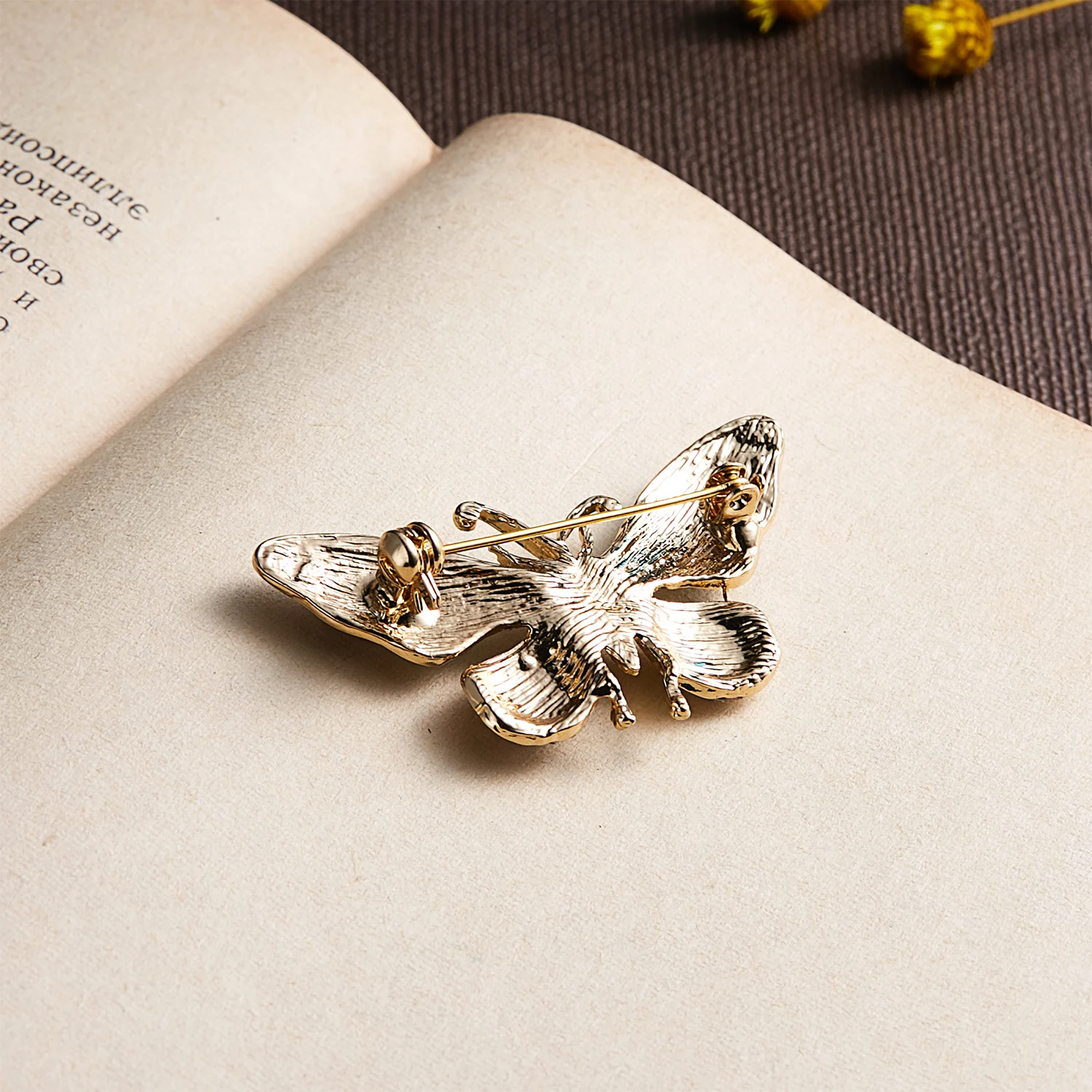 Rinhoo Flat Back Pearl Rhinestone Brooch Wholesale In Mumbai,Fastener