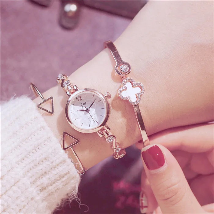 

Fashion Chic watch and bracelet set lady&women Quartz watch, Silver gold