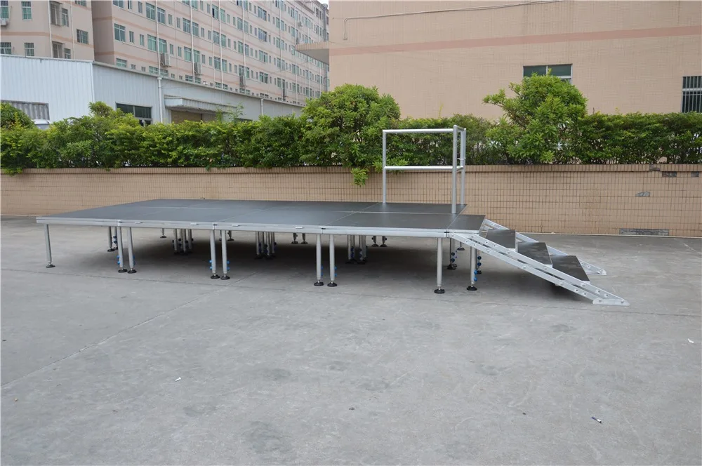 组装后使用的移动舞台的整体视图