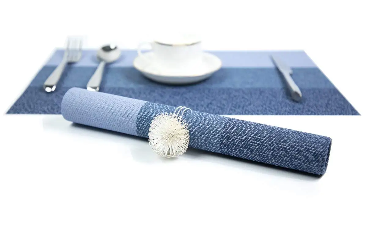 GoFriend 6 PCS PVC Woven Placemats For Dining Table Washable Heat-resistant Vinyl Table Mats 12 by 18 Coffee Placemats Coffee 12/'/' by 18/'/'