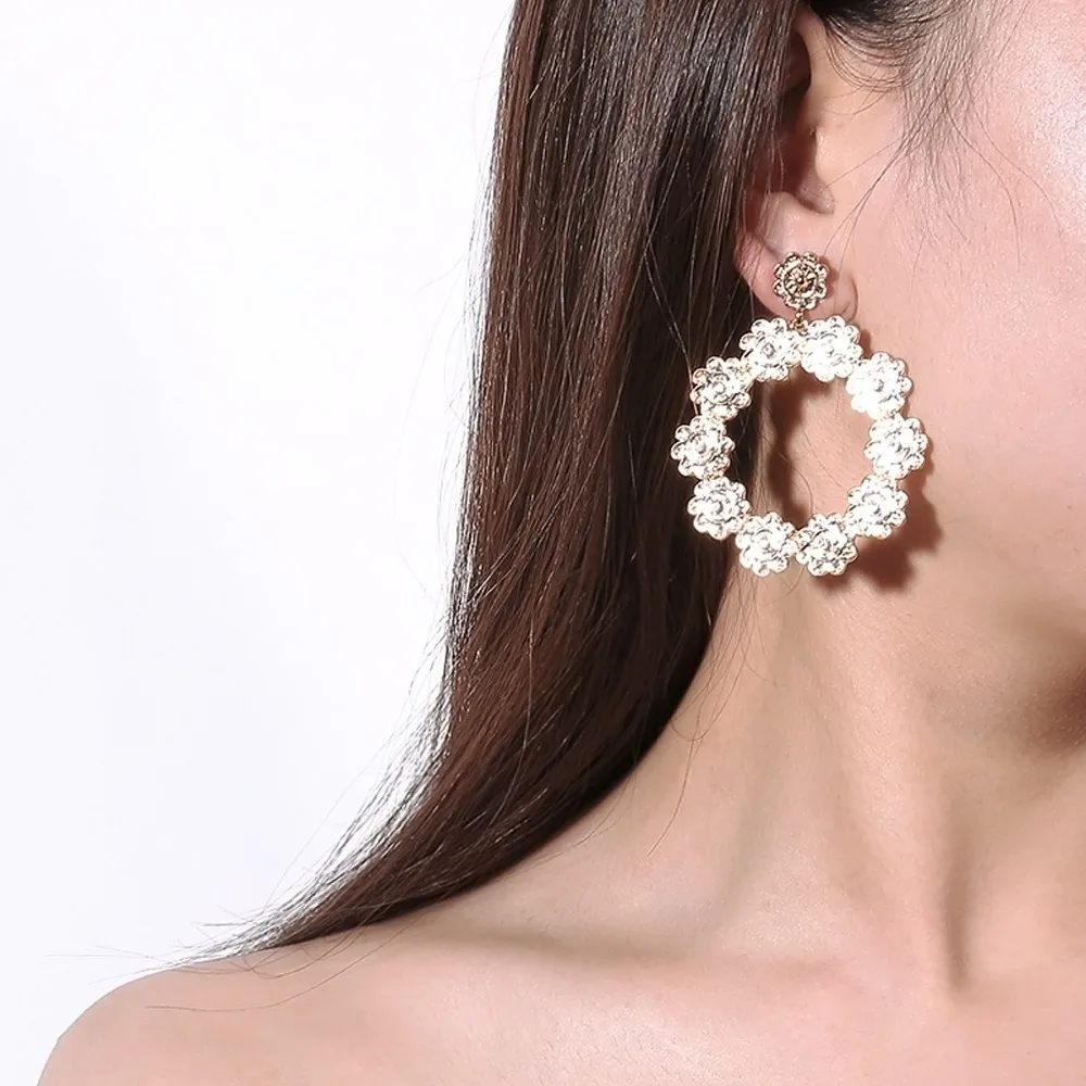

2018 Retro Exaggerated Temperament Alloy Diamond Single Sided Geometric Parquet Ear Studs