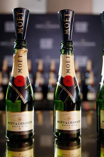 Шампанское collin. Шампанское класса Люкс. Шампанское театральное. Шампанское victoire. Richelieu шампанское.