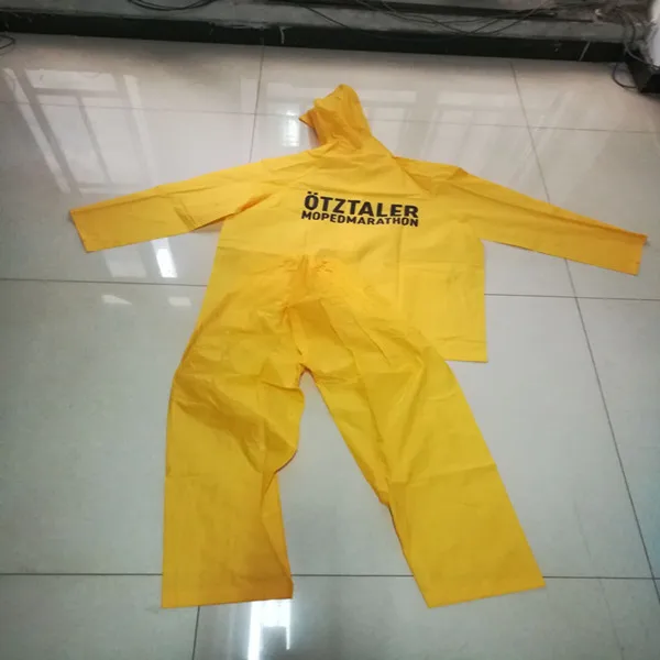 

Hot selling Men plastic pvc waterproof rainsuit raincoat