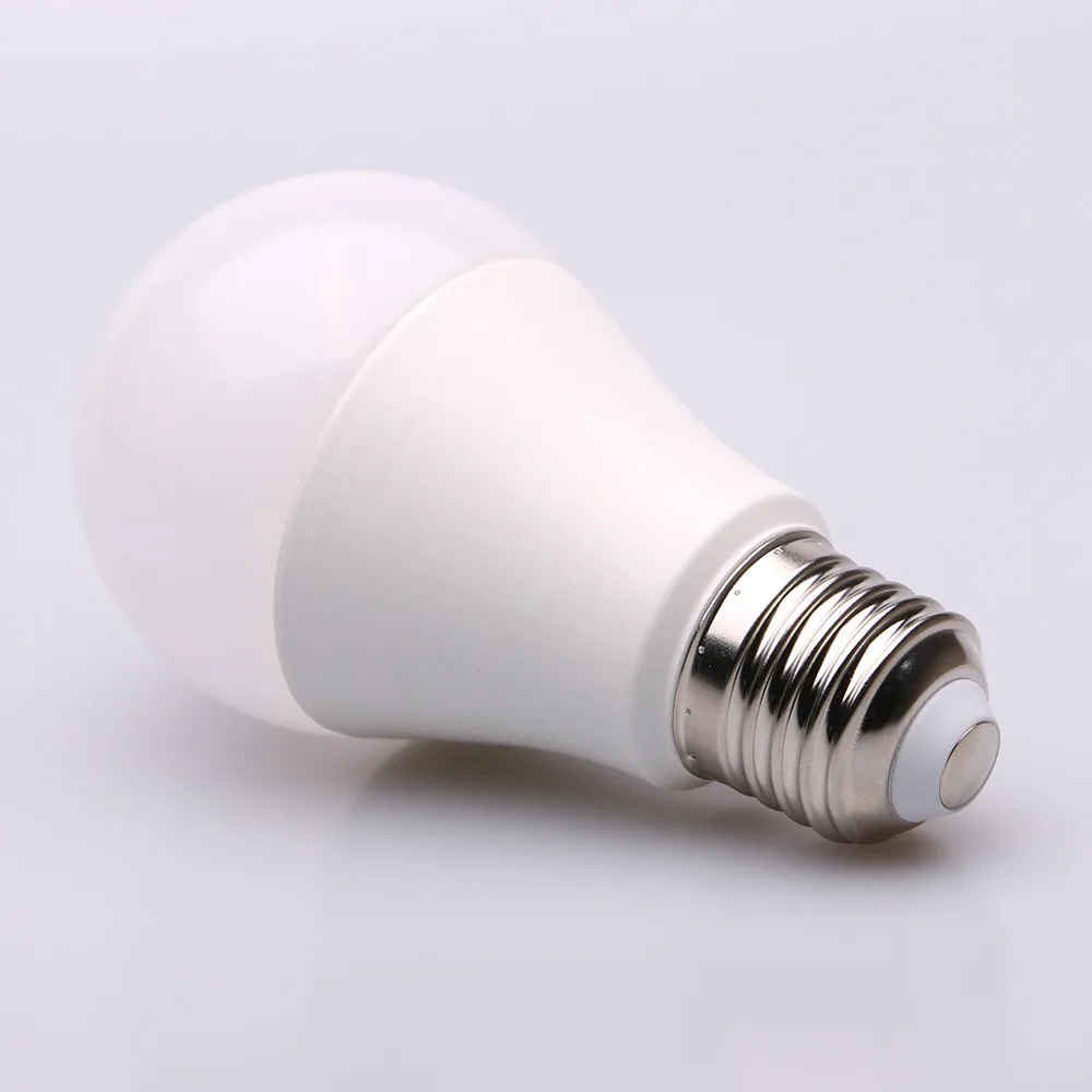 Chaude lumière A19 E26 e27 220 v 12 w led ampoule se allumeAmpoules à