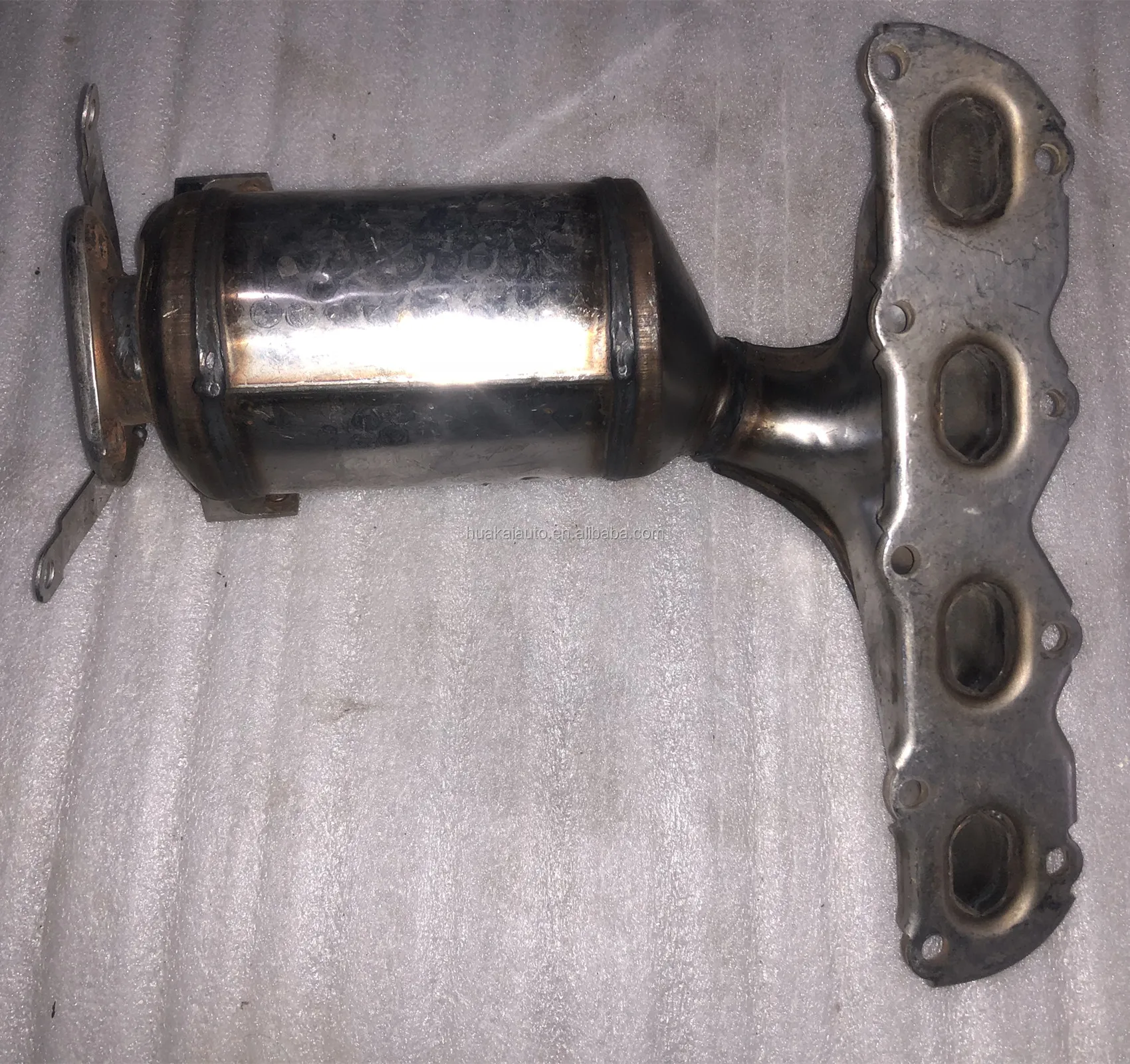 Oem Customized Three Way Catalytic Converter For Volkswagen For Passat