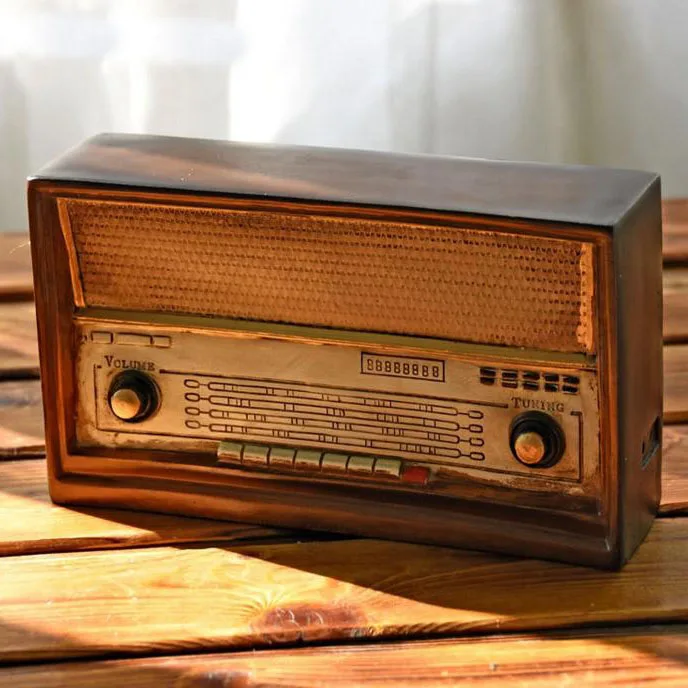 Antieke houten spaarpot, houten ambachten & arts radio spaarpot