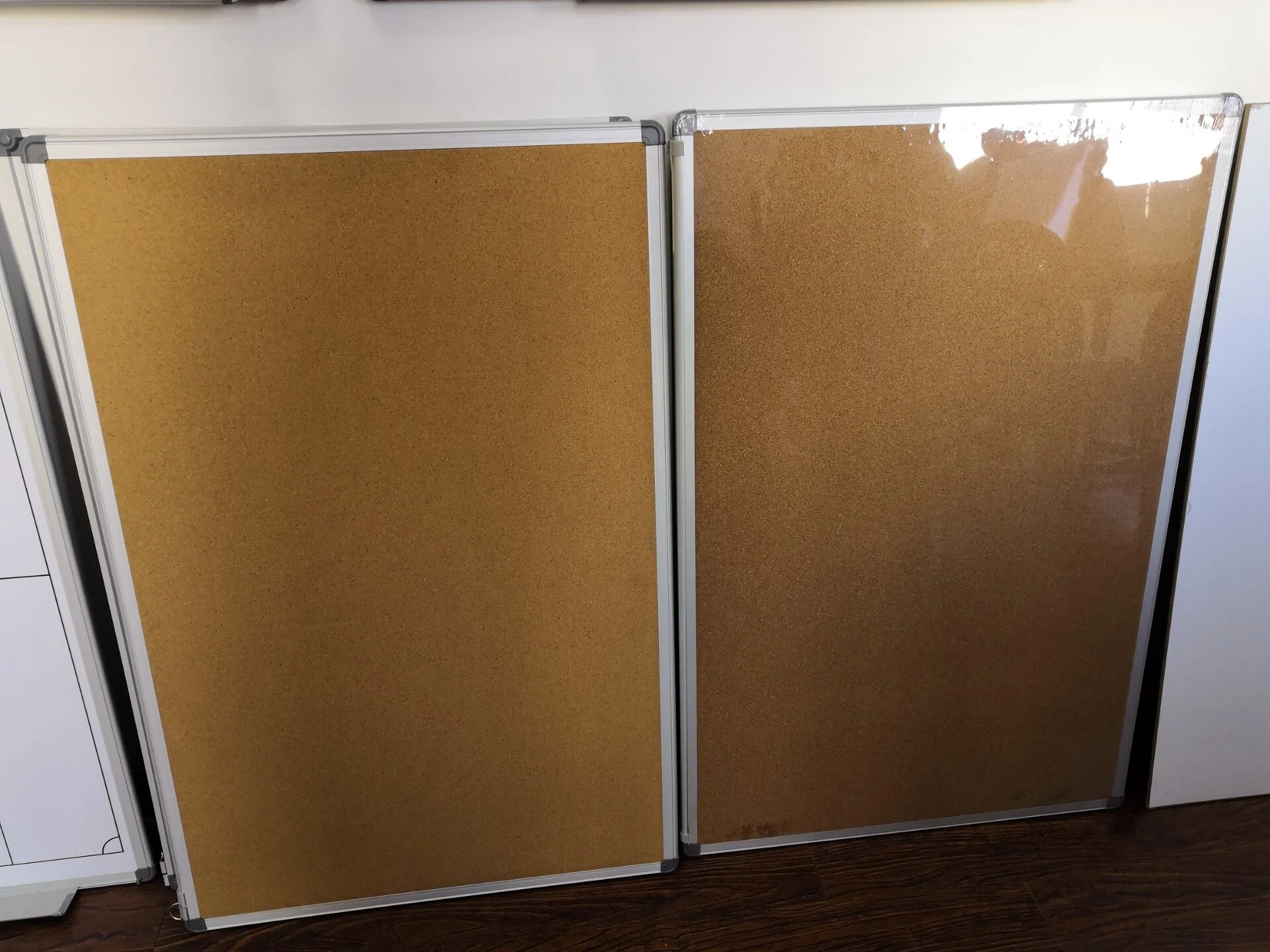 
Classic Hanging Aluminium Frame Bulletin Cork Boards 