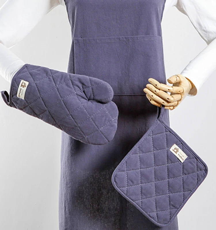 the oven mitt