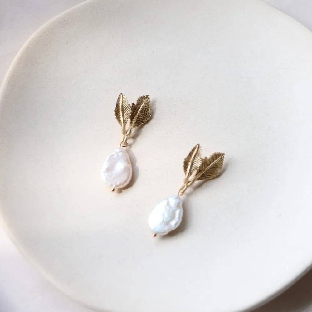 

JUHU Wholesale 2019 women gold plated metal with pearl earrings feather shape geometric drop earrings
