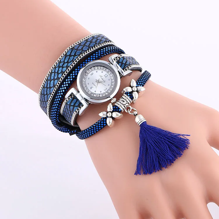 

2018 Classic Small Dial Watch New Hot Ladies Hand Flower Tassel Popular Quartz Watch Minimalist Watch Women, As shown