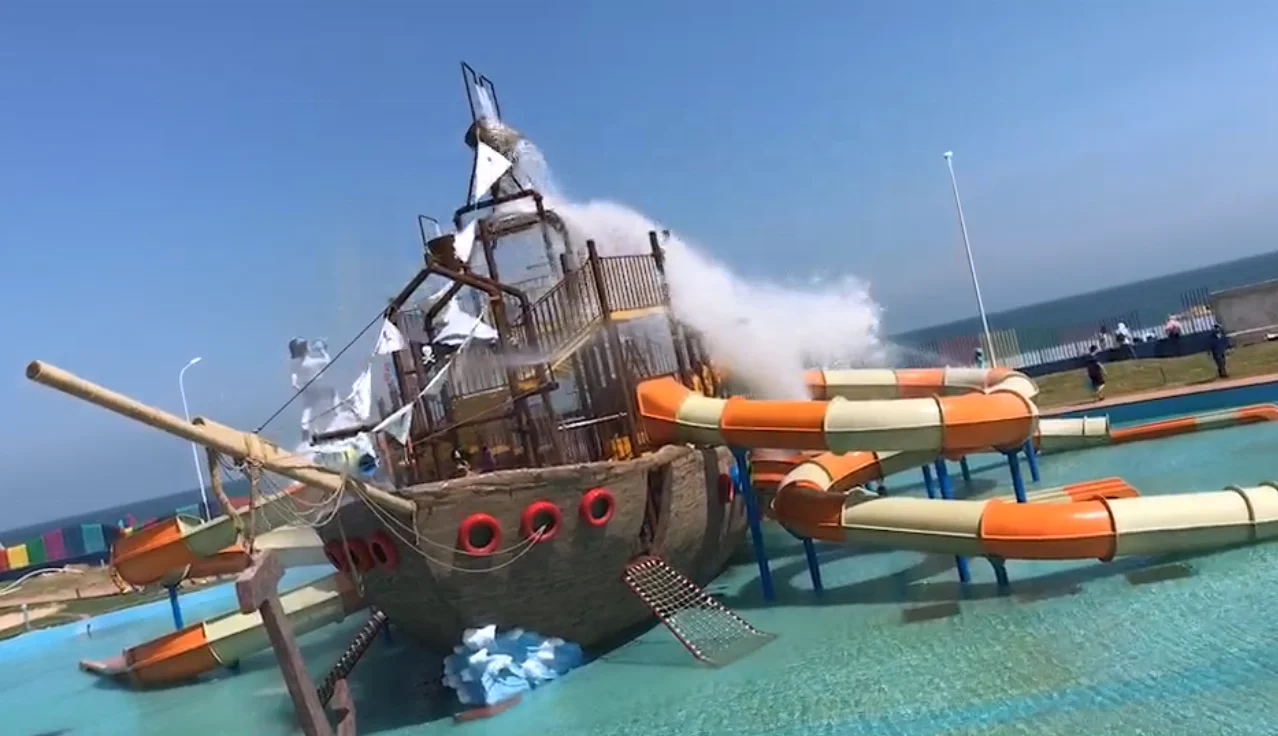 定制玻璃纤维海盗船水上公园幻灯片出售
