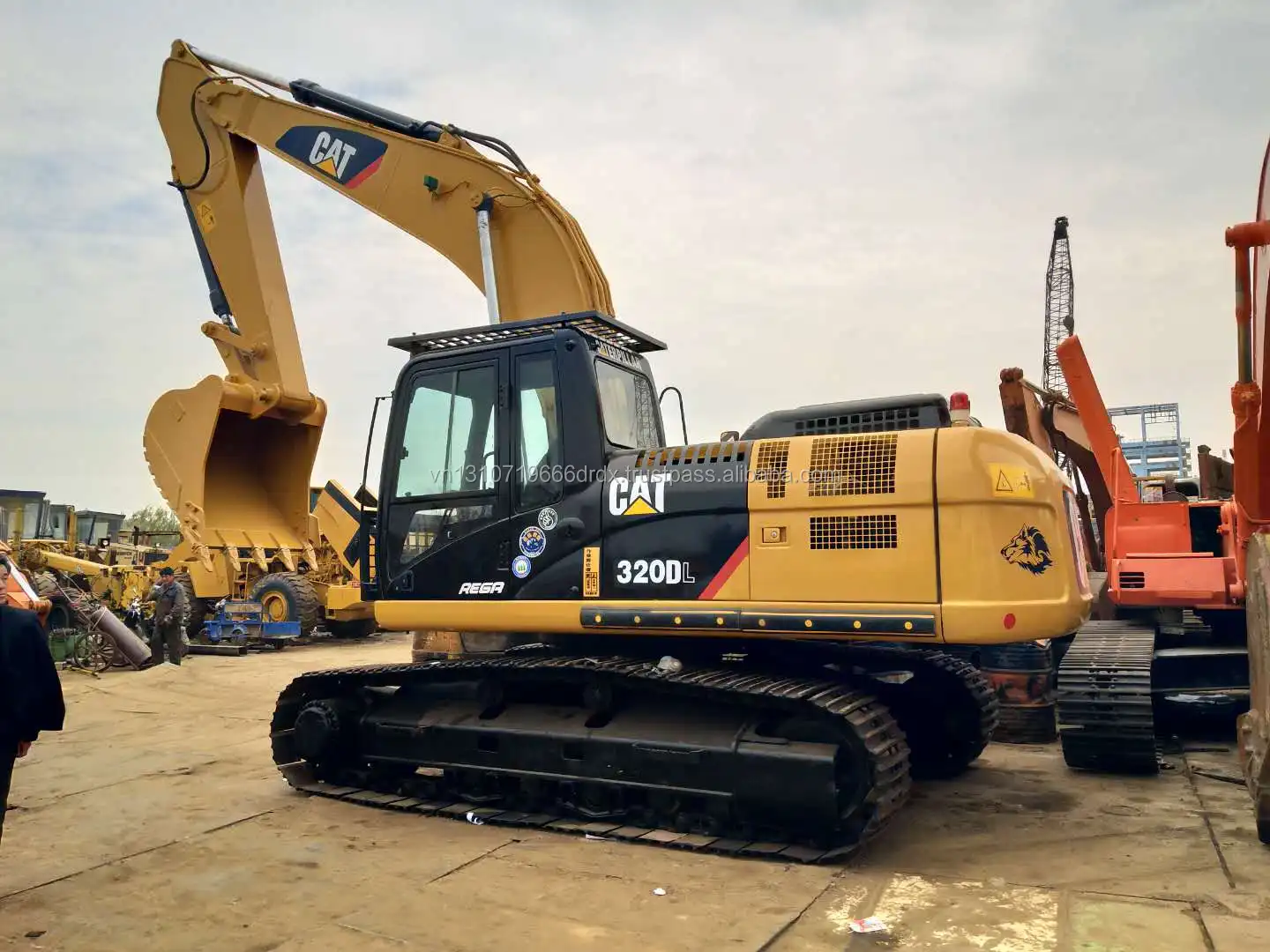 CAT 320DL (2).jpg