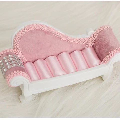

Pink Sofa Shape pink Jewelry Display Stand For Counter Shop Ring Earrings Holder With Slots Ring Display