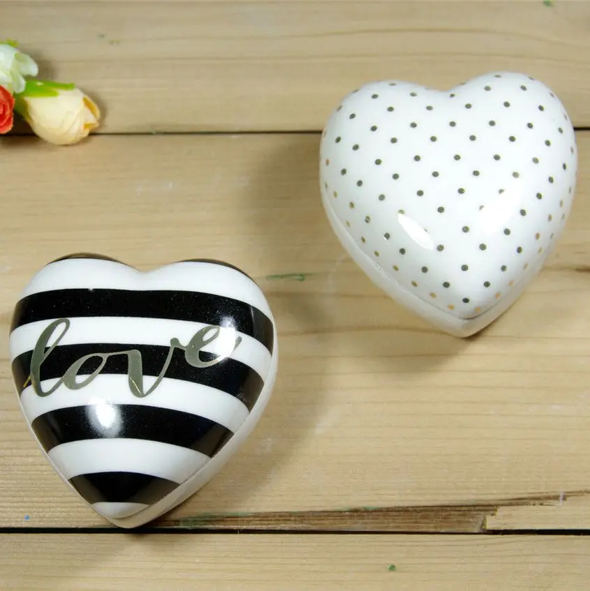 

White Heart Shaped Ceramic Jewelry packing box with lid