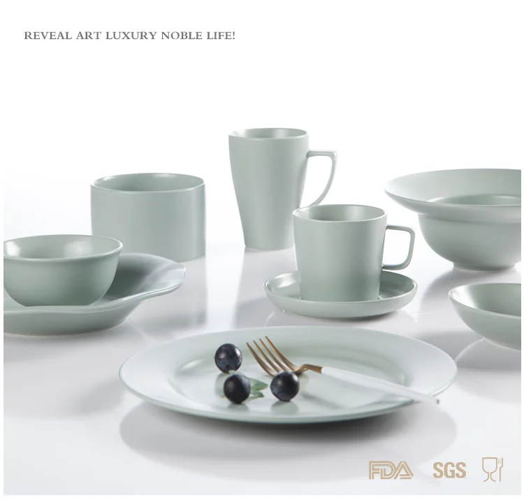 Фарфоровая поверхность. Gemya dinner Set 72 pieces.