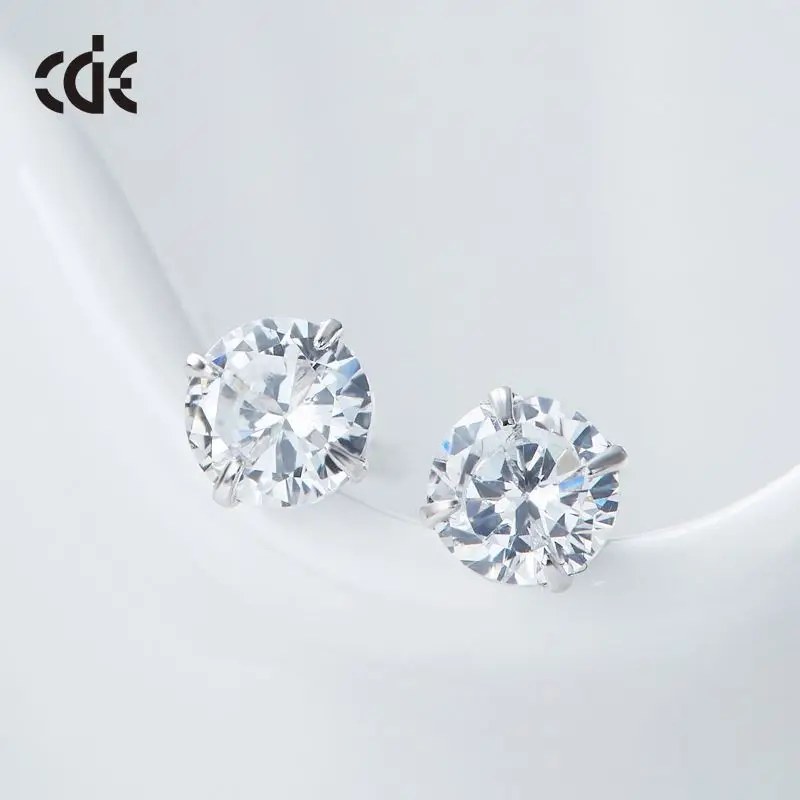 Classic Design Women Stud Earrings Simple Diamond Earring