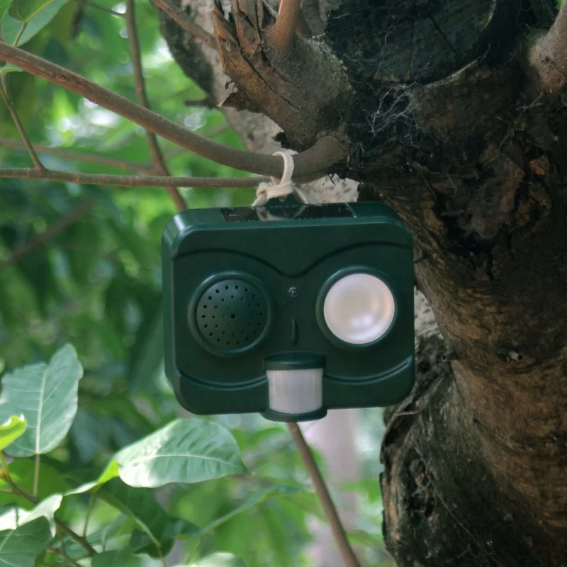 

Home Garden Waterproof Solar Power Animal Bird Repeller with Gunfire and Flashlight, Green