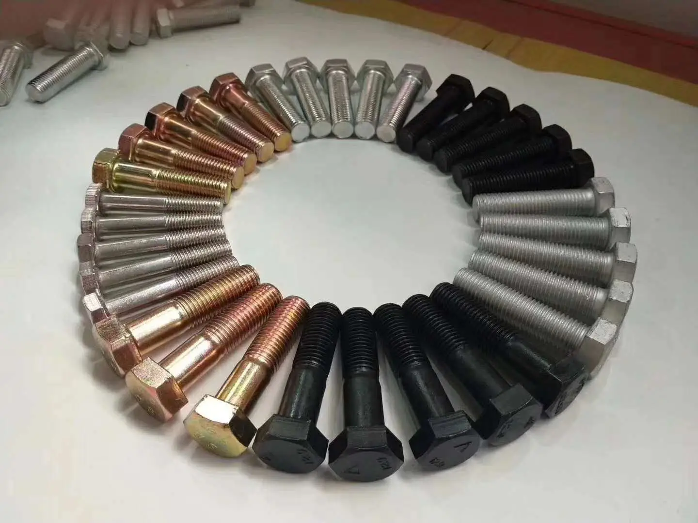 
High Tensile 8.8 Grade DIN931 DIN933 DIN934 black Steel Hex Bolts And Nuts 