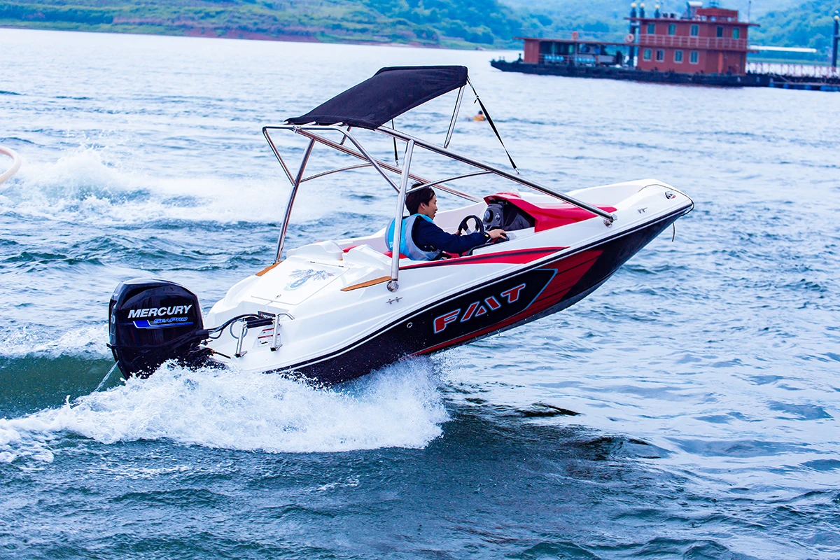 4.8 m 4 passengers and 5 passengers Mini yacht manufacturer Speed boat Sports water jet motor motor