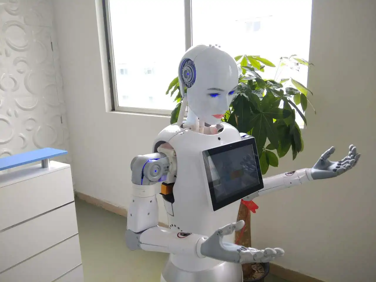 new energysaving smart airport welcome robot ,High-quality service-oriented welcome robots