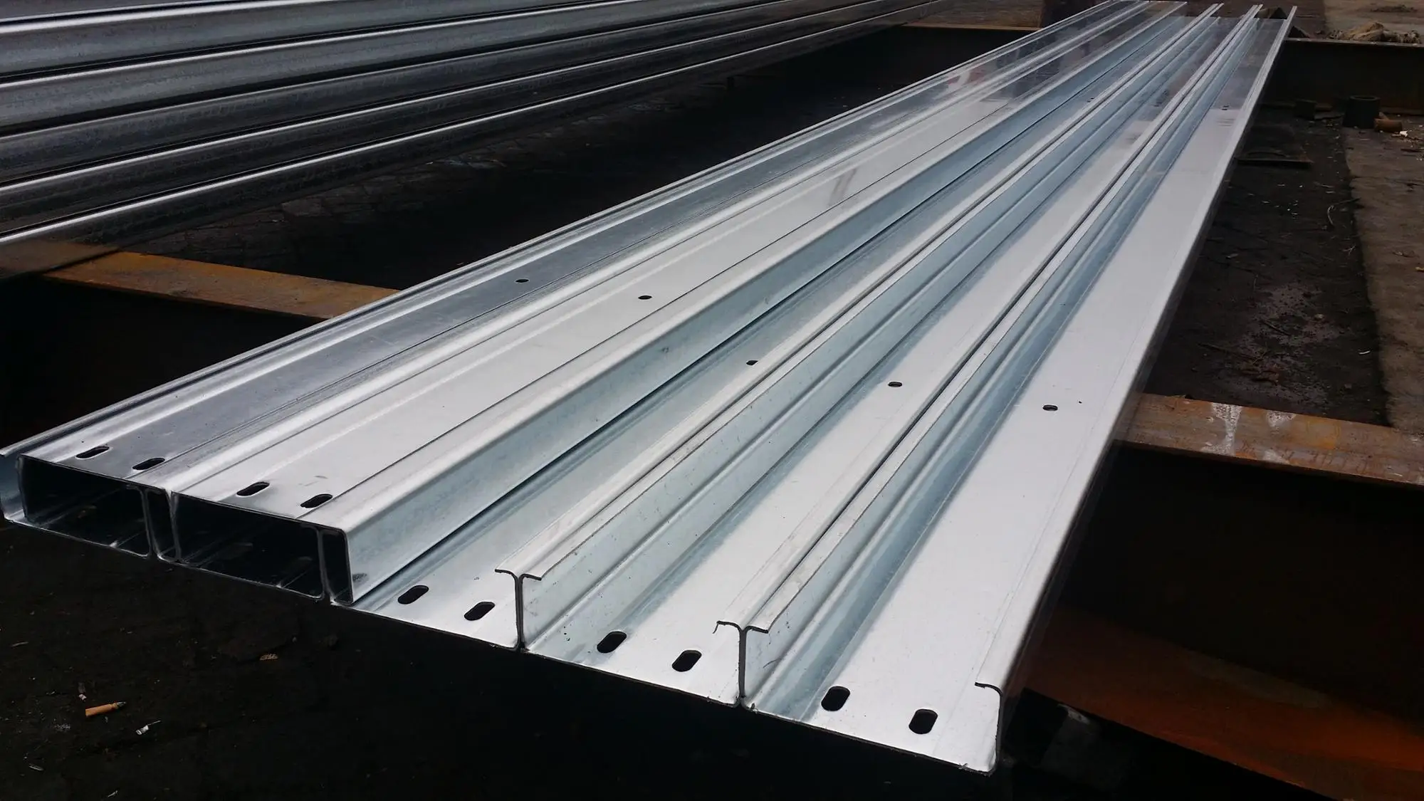 
Fully automatic cold steel strip profile c z purlin roll forming machinery roof truss shaping machine 