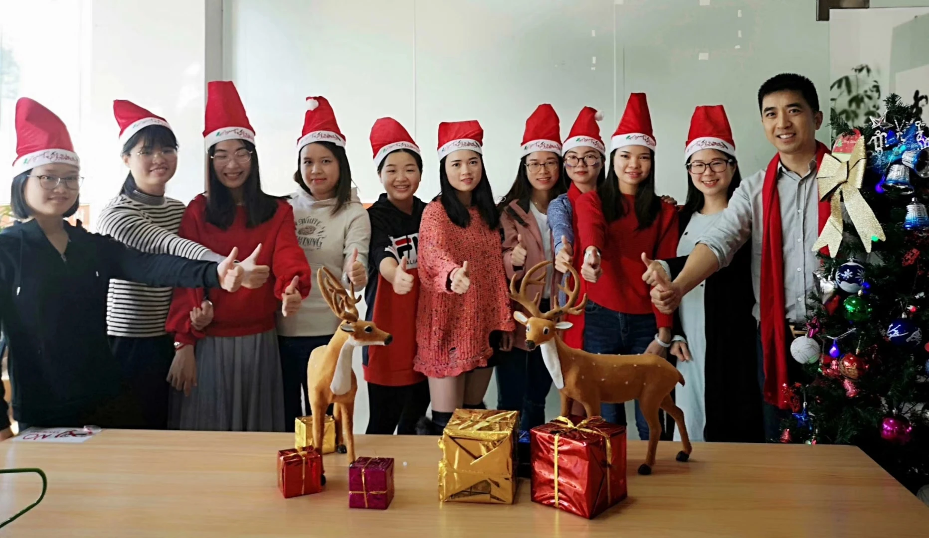 Ljvogues sales team.jpg